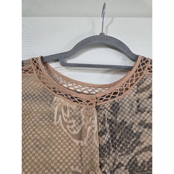 Meadow Rue Anthropologie Champagne Beige Sheer Floral Button Back Shirt, Medium - Picture 9 of 12